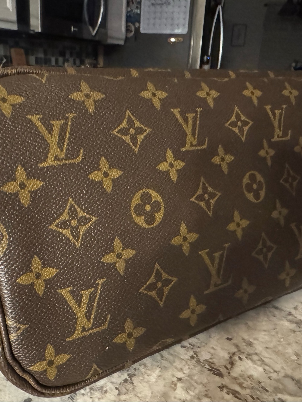 Louis Vuitton Monogram Neverfull MM - Picture 13 of 16